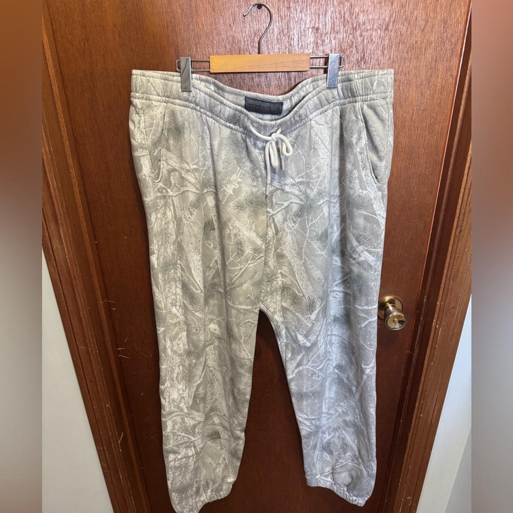 Abercrombie & Fitch Gray Camouflage Drawstring Sweatpants